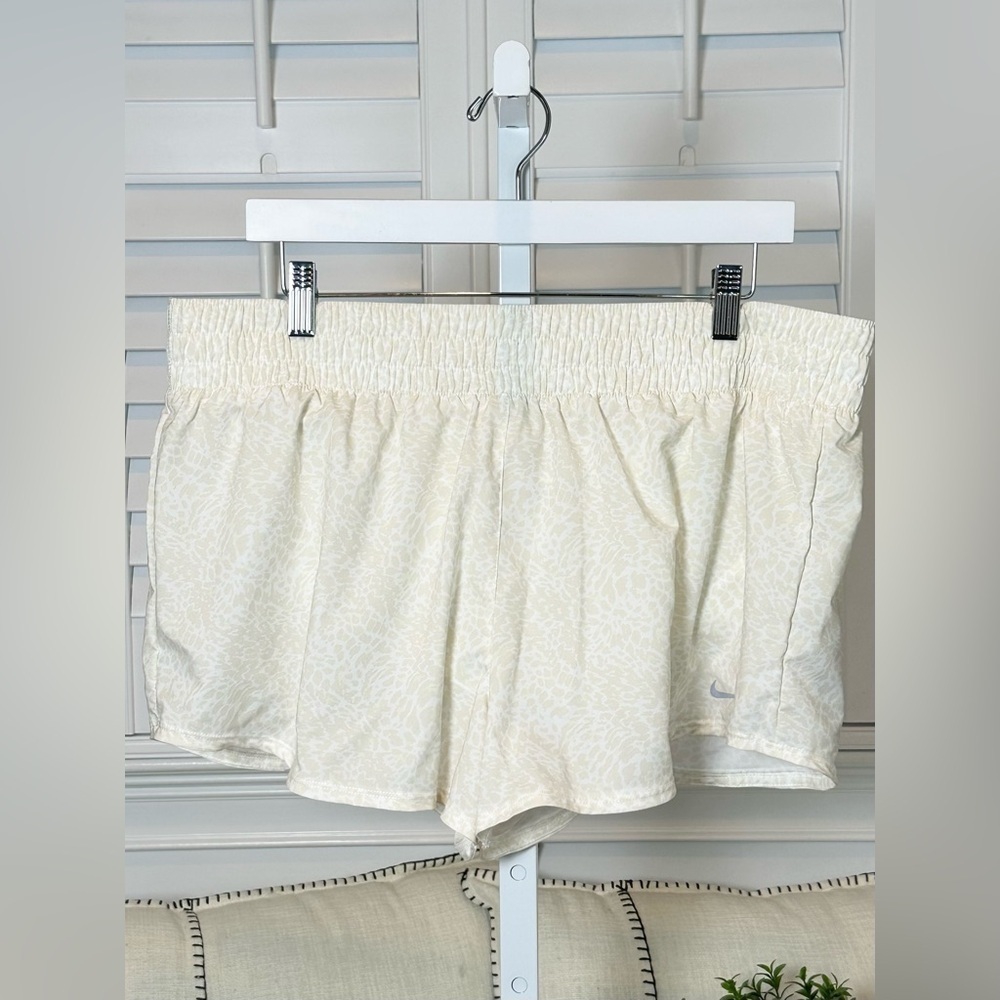 Nike Womens One Dri-Fit Mid-Rise 3 inch Shorts Leopard Print Cream White Large